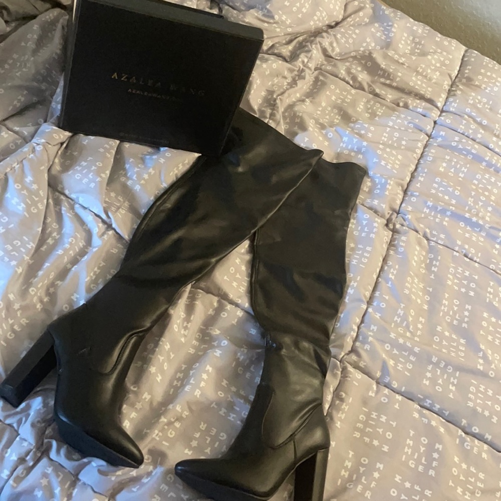 Azalea wang thigh high boots. Black,size8
